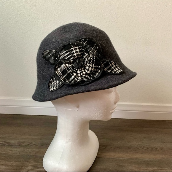 Wool hat - Picture 1 of 8
